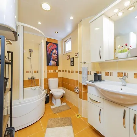 Chic And Spacious Flat In
