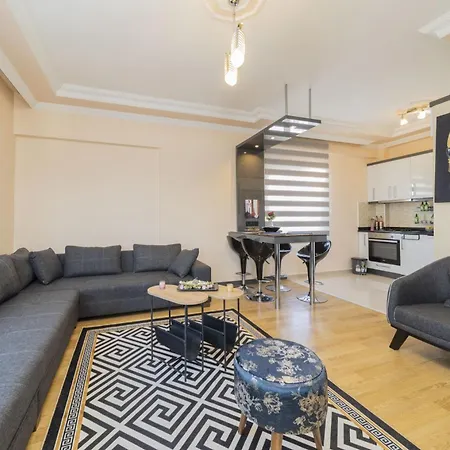 Apartman Chic And Spacious Flat In *