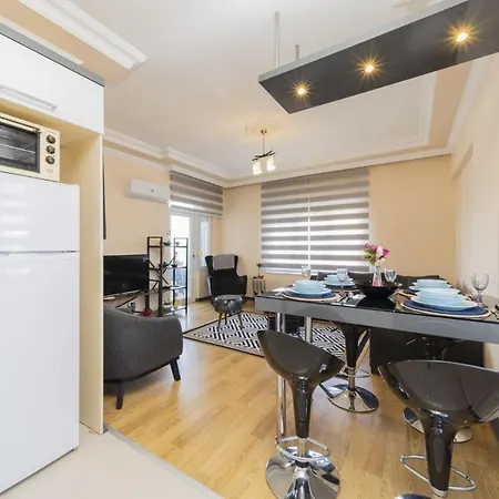 Apartament Chic And Spacious Flat In